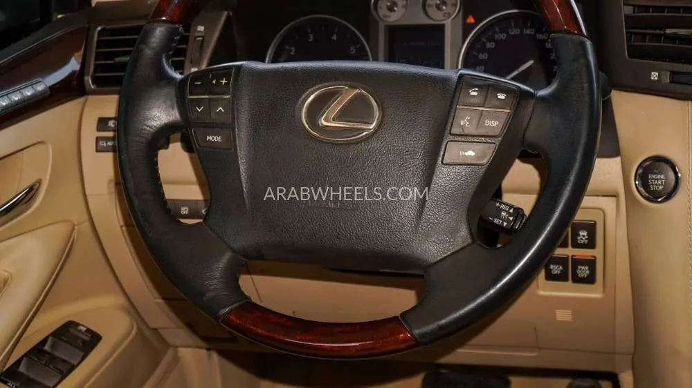 لكزس LX 2010 for Sale in الشارقة Image-10