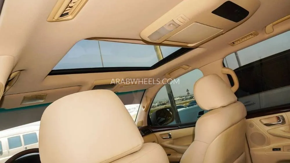 لكزس LX 2010 for Sale in الشارقة Image-17