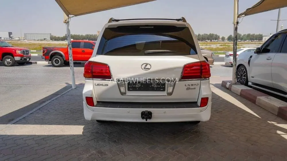 لكزس LX 2010 for Sale in الشارقة Image-18