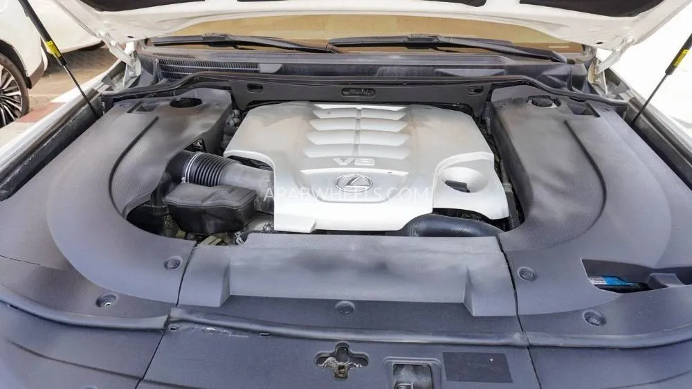 لكزس LX 2010 for Sale in الشارقة Image-20