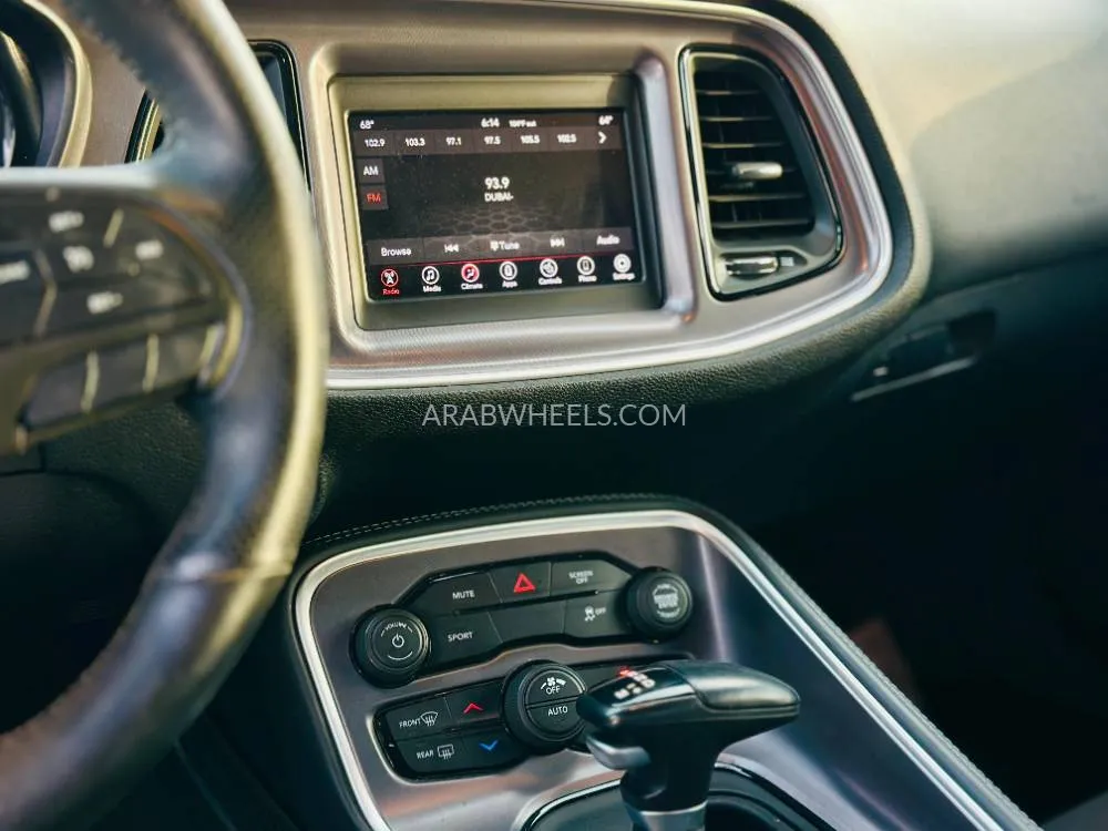 Dodge Challenger 2019 for Sale in Sharjah Image-8