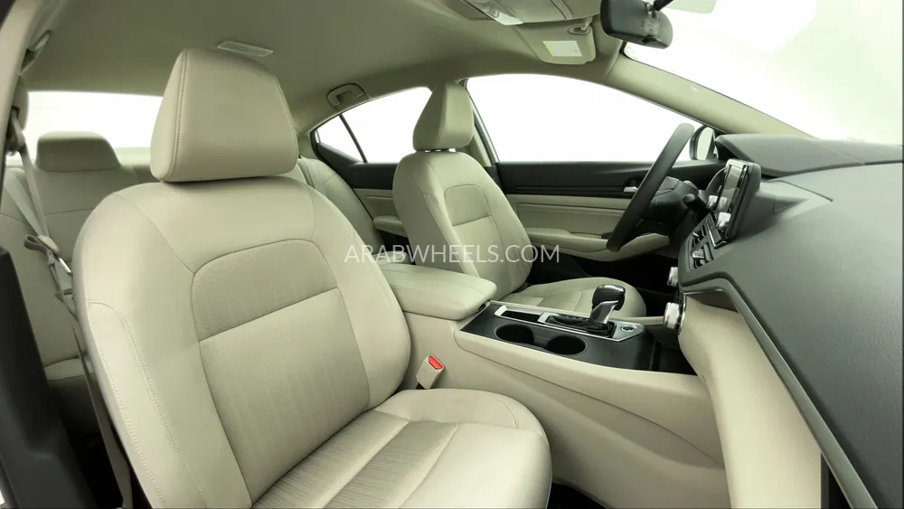 Nissan Altima 2020 for Sale in Dubai Image-24