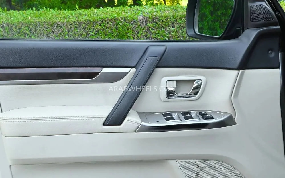 Mitsubishi Pajero 2015 for Sale in Sharjah Image-5