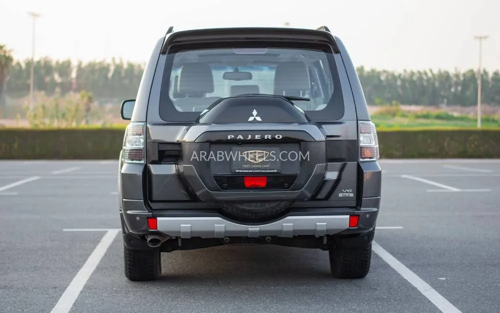 Mitsubishi Pajero 2015 for Sale in Sharjah Image-14