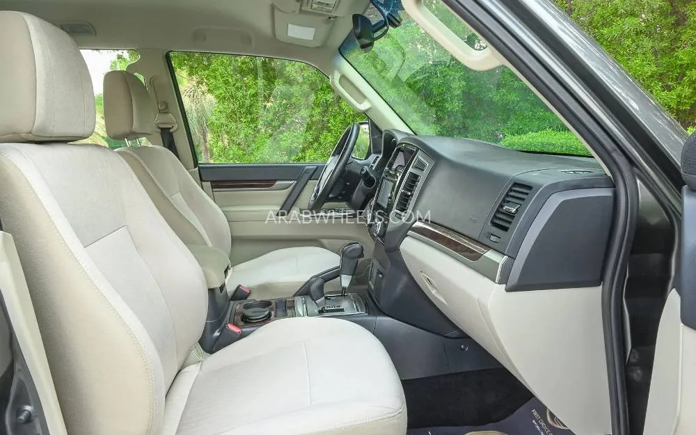 Mitsubishi Pajero 2019 for Sale in Sharjah Image-14