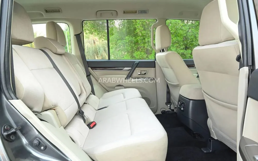 Mitsubishi Pajero 2019 for Sale in Sharjah Image-16