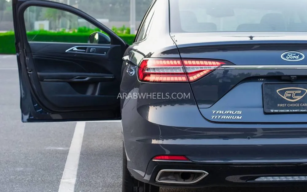 Ford Taurus 2022 for Sale in Sharjah Image-18
