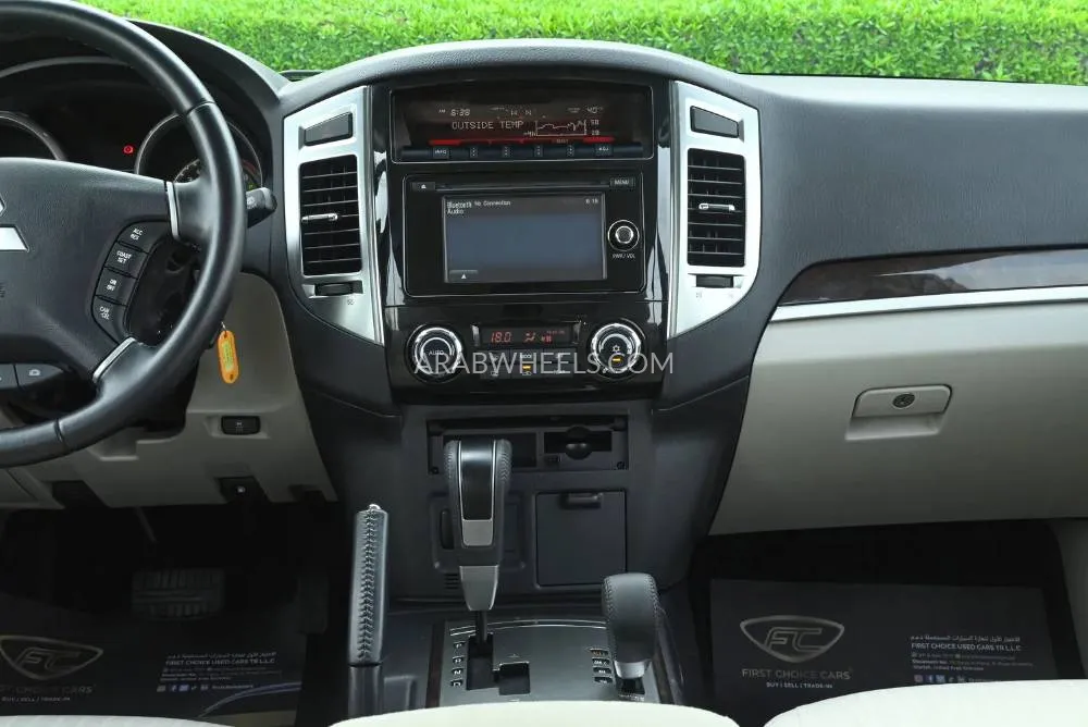 Mitsubishi Pajero 2019 for Sale in Sharjah Image-11