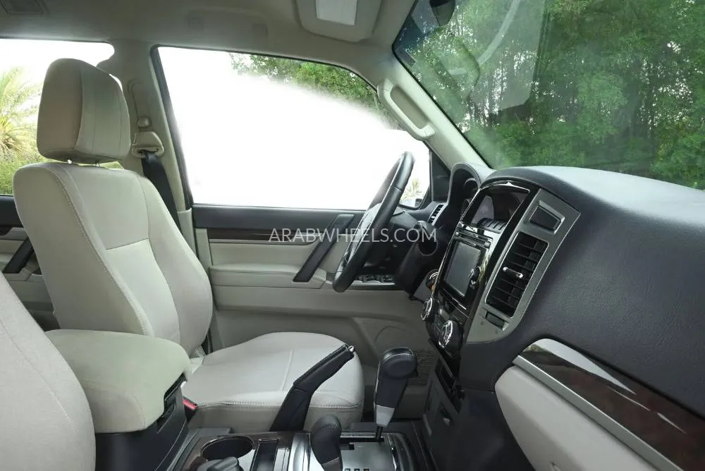 Mitsubishi Pajero 2019 for Sale in Sharjah Image-12