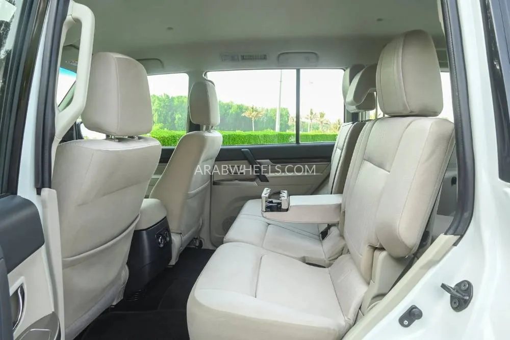 Mitsubishi Pajero 2019 for Sale in Sharjah Image-14