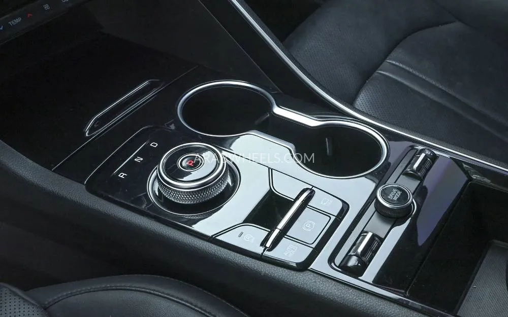 Kia K5 2020 for Sale in Sharjah Image-13