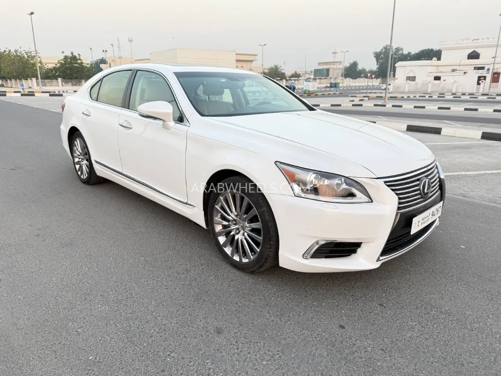 لكزس LS 2017 for Sale in الشارقة Image-3