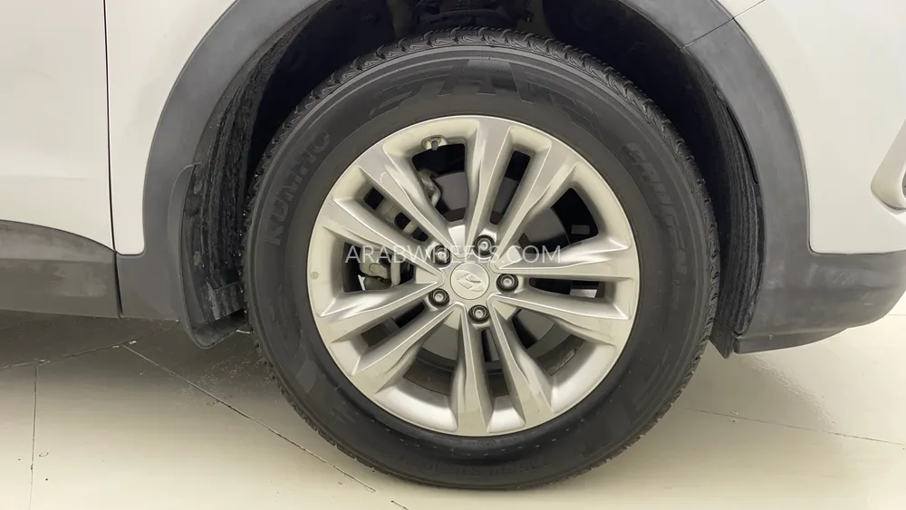 Hyundai Santa Fe 2018 for Sale in Dubai Image-10