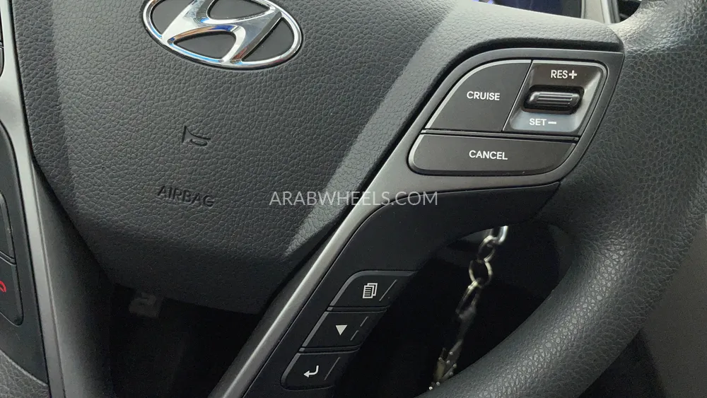 Hyundai Santa Fe 2018 for Sale in Dubai Image-18