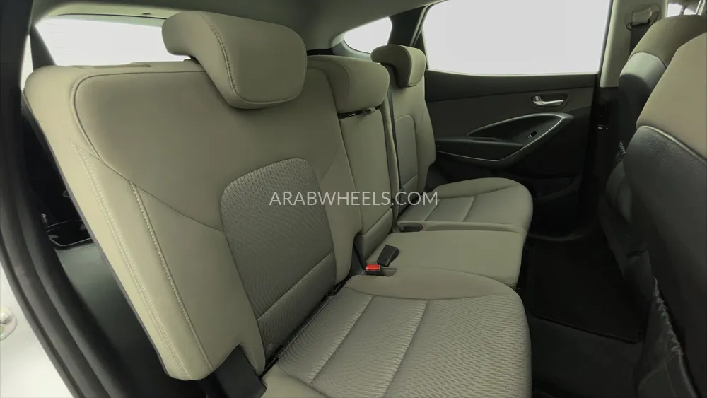 Hyundai Santa Fe 2018 for Sale in Dubai Image-23