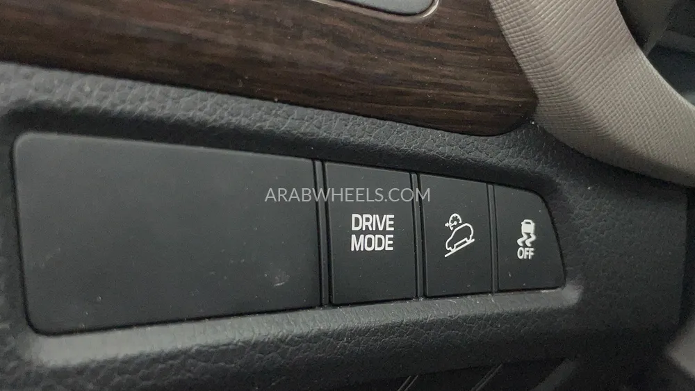 Hyundai Santa Fe 2018 for Sale in Dubai Image-31