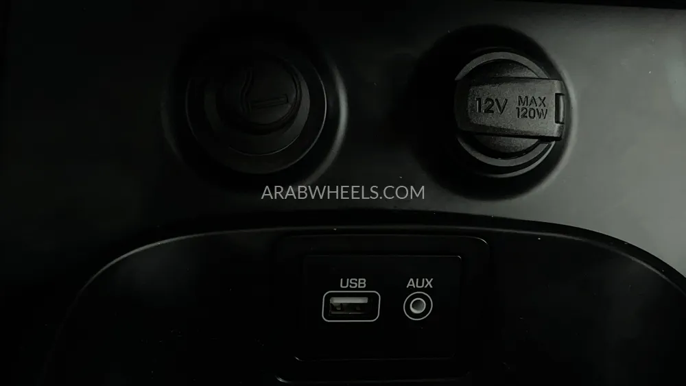 Hyundai Santa Fe 2018 for Sale in Dubai Image-38