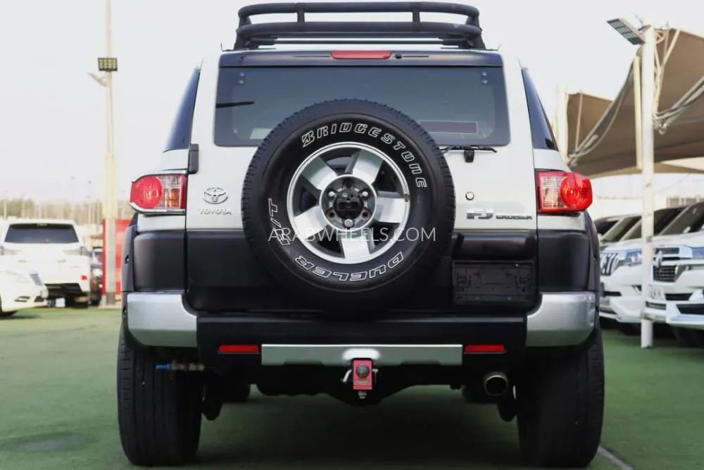 تويوتا إف جي كروزر 2010 for Sale in الشارقة Image-10