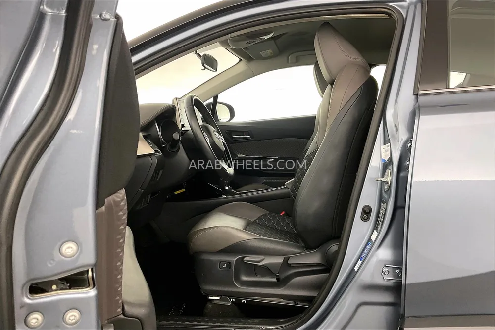 Toyota C-HR 2023 for Sale in Dubai Image-24