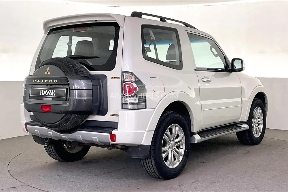 Mitsubishi Pajero 2018 for Sale in Sharjah Image-6