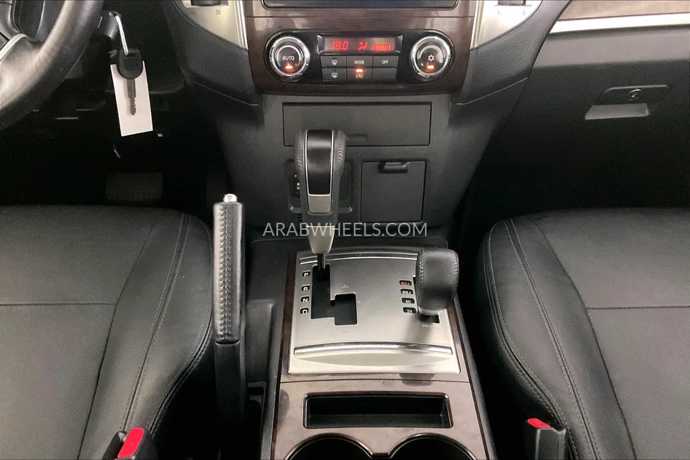 Mitsubishi Pajero 2018 for Sale in Sharjah Image-18