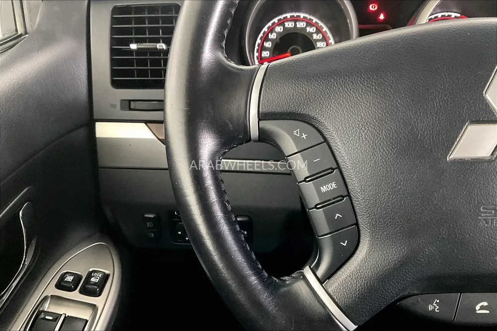 Mitsubishi Pajero 2018 for Sale in Sharjah Image-21