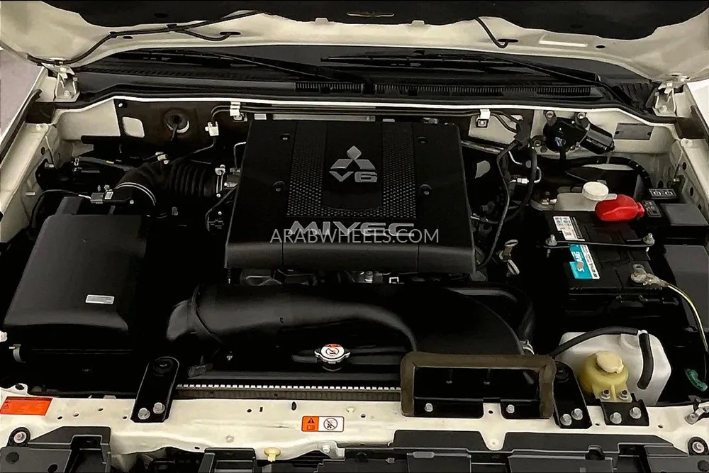 Mitsubishi Pajero 2018 for Sale in Sharjah Image-22