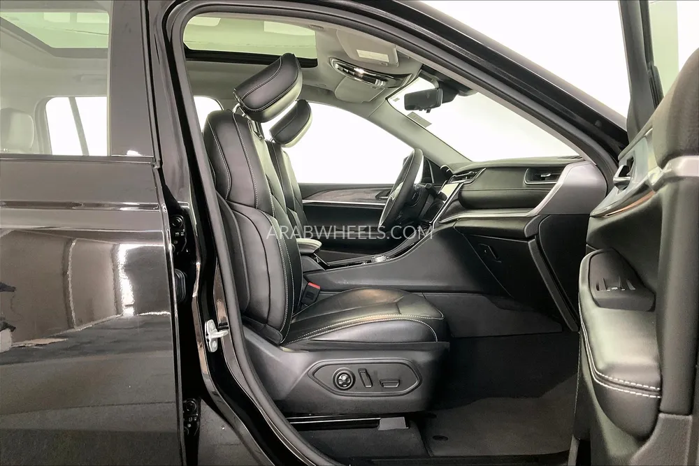 جيب جراند شيروكي إل 2023 for Sale in الشارقة Image-13