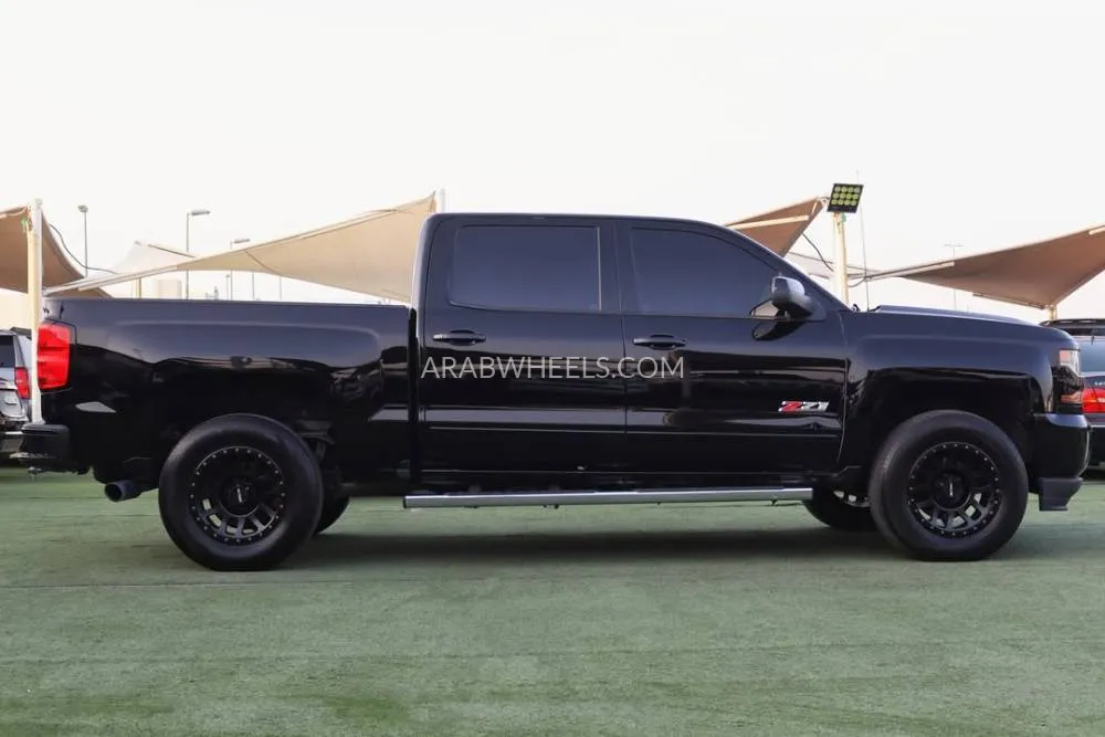 Chevrolet Silverado 2017 for Sale in Sharjah Image-3