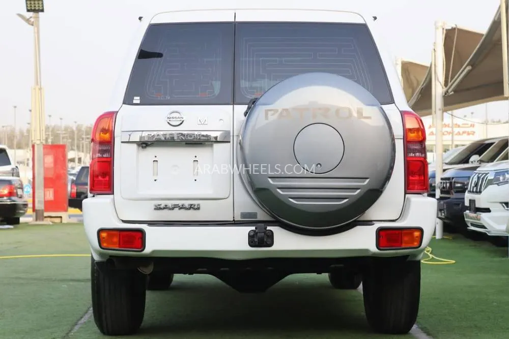 Nissan Patrol 2019 for Sale in Sharjah Image-10