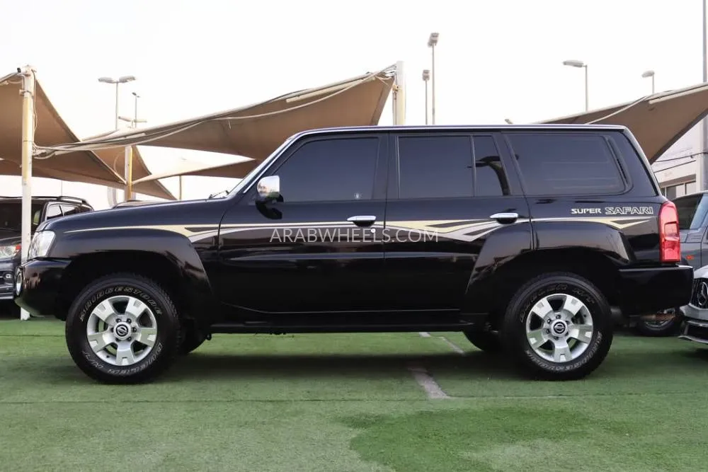 Nissan Patrol 2024 for Sale in Sharjah Image-4