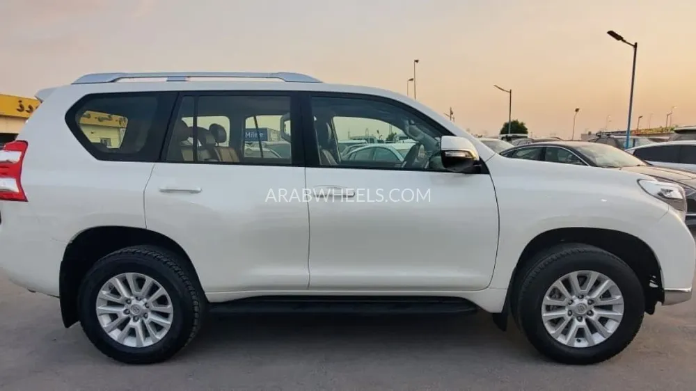 Toyota Land Cruiser Prado 2017 for Sale in Dubai Image-4
