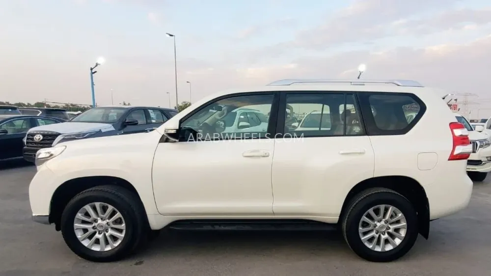 Toyota Land Cruiser Prado 2017 for Sale in Dubai Image-5