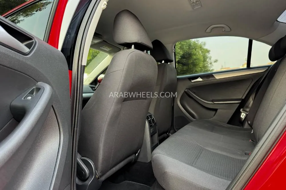 Volkswagen Jetta 2017 for Sale in Dubai Image-8