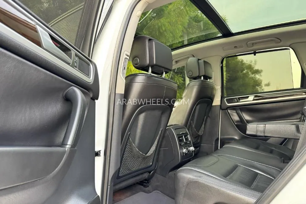 Volkswagen Touareg 2015 for Sale in Dubai Image-11