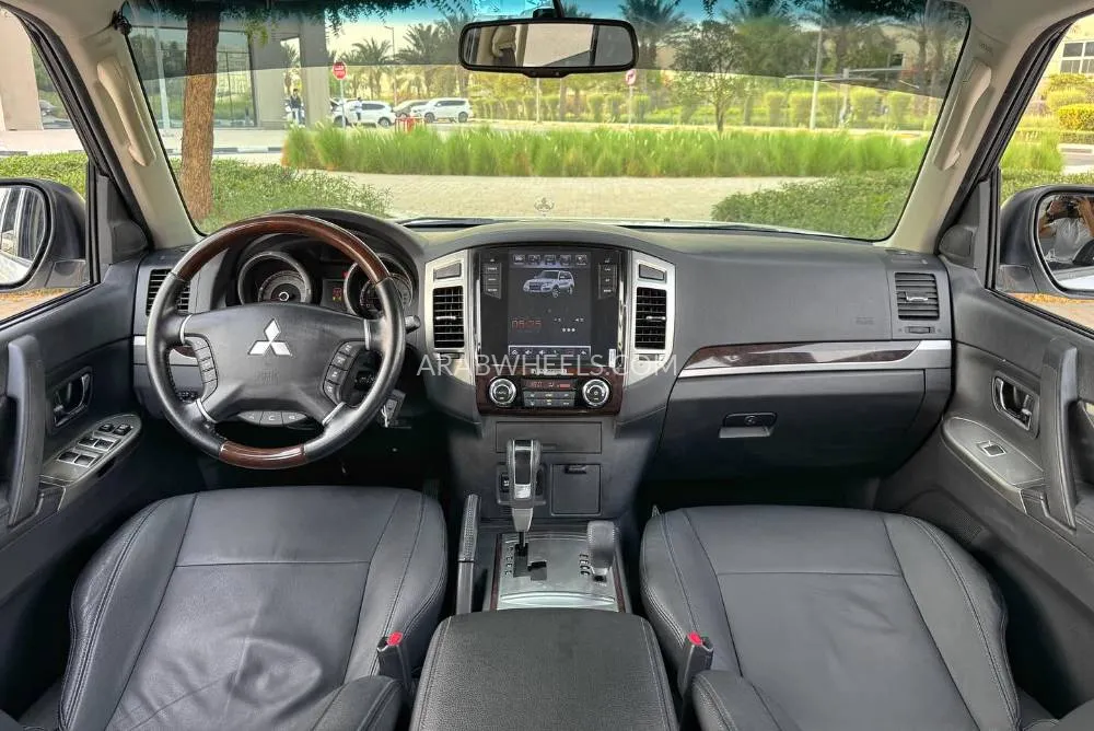 Mitsubishi Pajero 2020 for Sale in Dubai Image-5