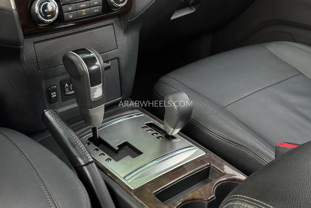 Mitsubishi Pajero 2020 for Sale in Dubai Image-10