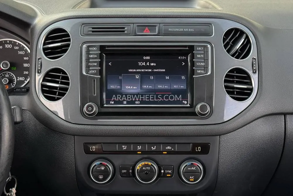 Volkswagen Touareg 2016 for Sale in Dubai Image-9