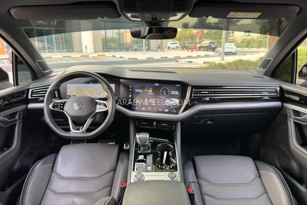 Volkswagen Touareg 2023 for Sale in Dubai Image-6