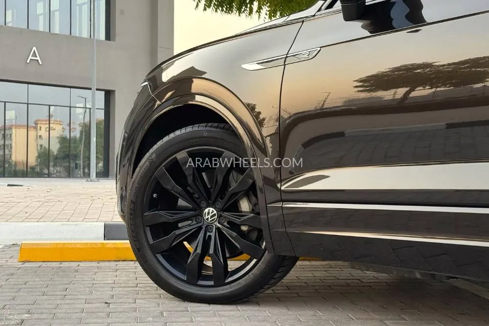 Volkswagen Touareg 2023 for Sale in Dubai Image-17
