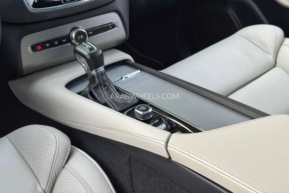 Volvo XC90 2020 for Sale in Dubai Image-11
