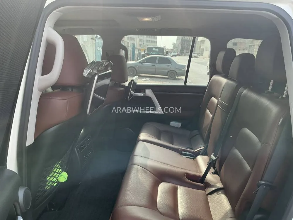 Toyota Land Cruiser 2017 for Sale in Sharjah Image-3