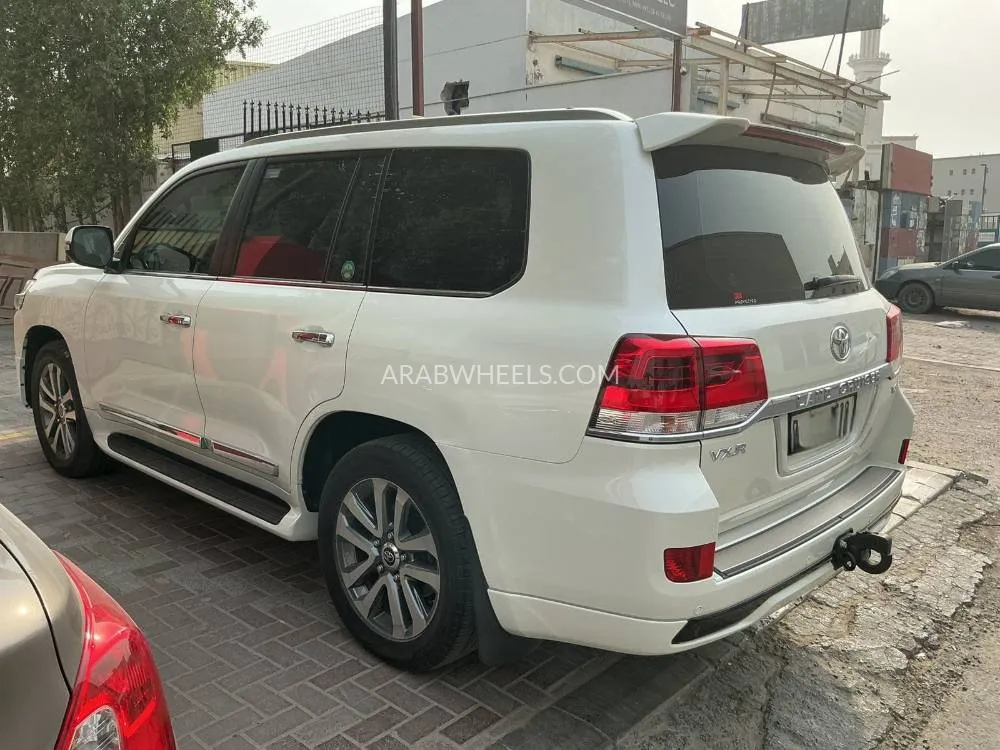 Toyota Land Cruiser 2017 for Sale in Sharjah Image-5