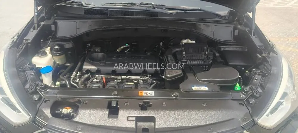 Hyundai Santa Fe 2016 for Sale in Sharjah Image-3