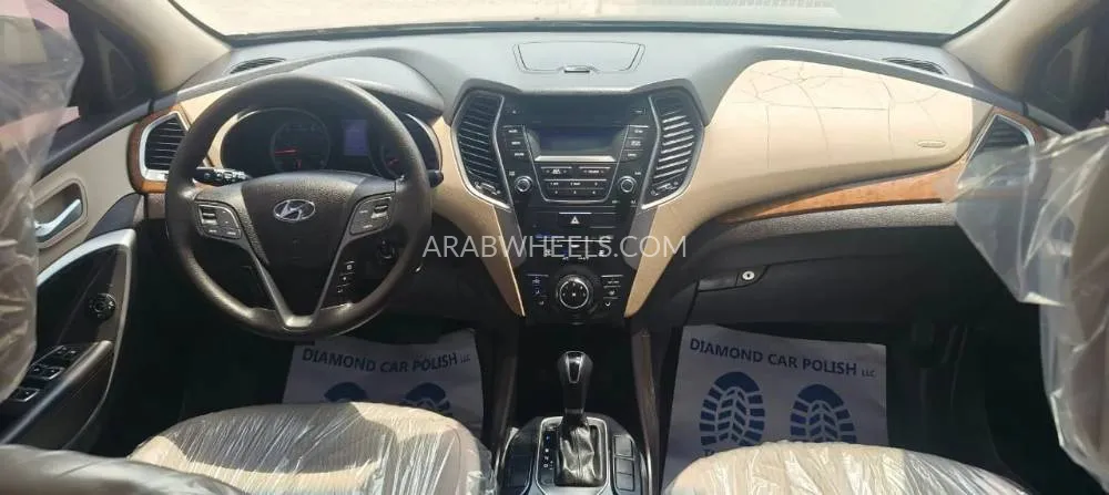 Hyundai Santa Fe 2016 for Sale in Sharjah Image-9