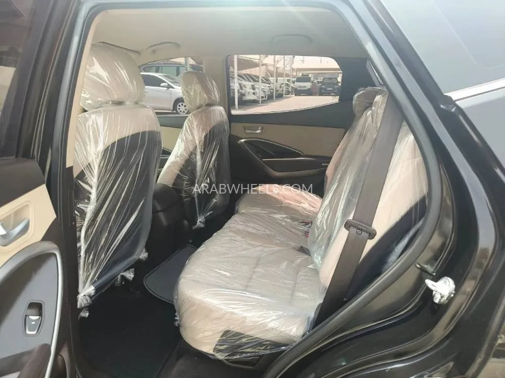Hyundai Santa Fe 2016 for Sale in Sharjah Image-12