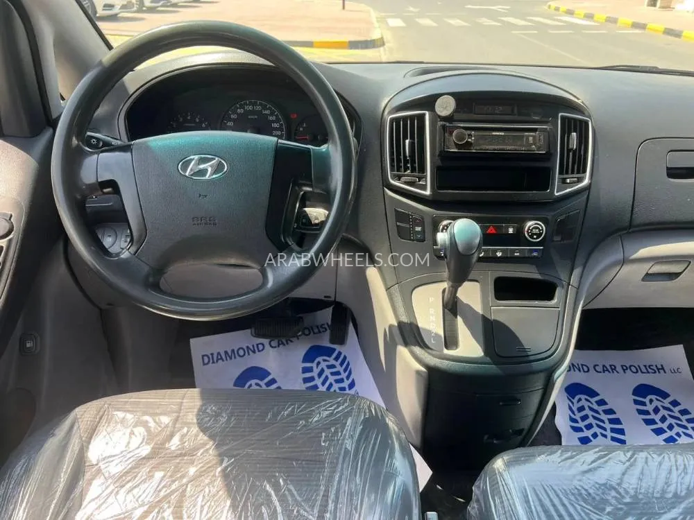 Hyundai H1 2018 for Sale in Sharjah Image-7