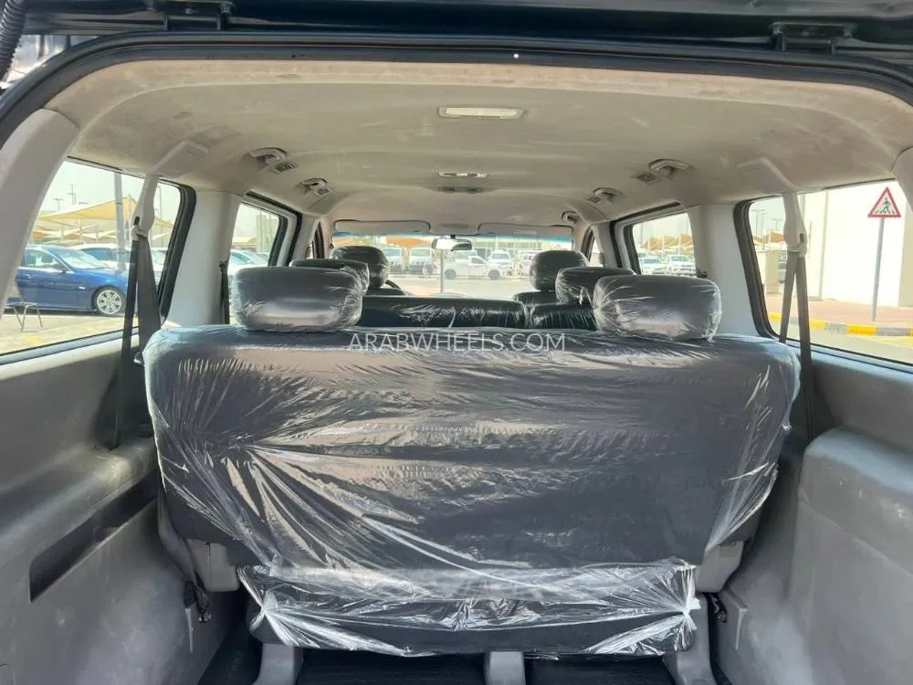 Hyundai H1 2018 for Sale in Sharjah Image-10