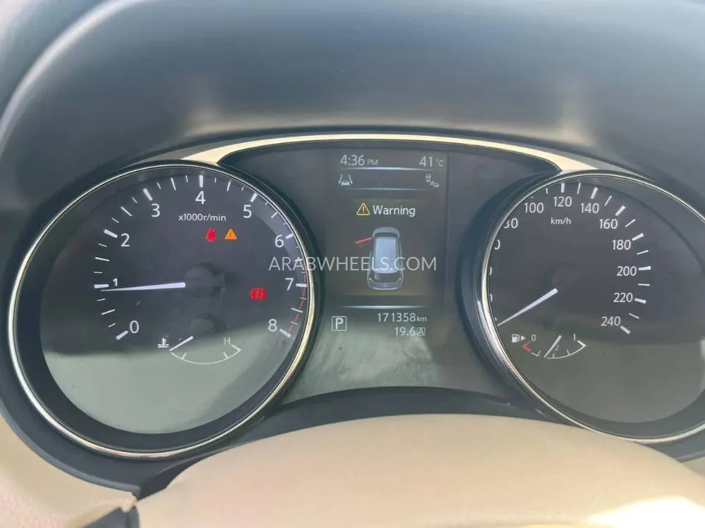 نيسان إكس تريل 2015 for Sale in الشارقة Image-9