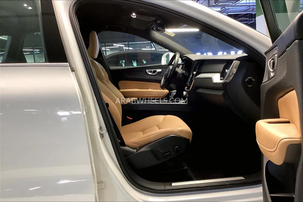 Volvo XC60 2020 for Sale in Sharjah Image-21